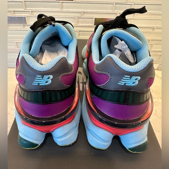 Like New Women’s Size 8.5 New Balance 9060 - Picture 5 of 9